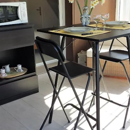 Privee Avec Salon, Garage Voiture, Velos, Motos Homestay