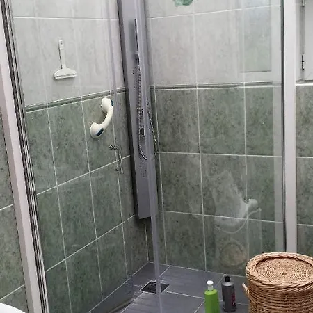 Privee Avec Salon, Garage Voiture, Vélos, Motos Séjour chez l'habitant *