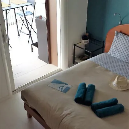 Séjour chez l'habitant Privee Avec Salon, Garage Voiture, Vélos, Motos *