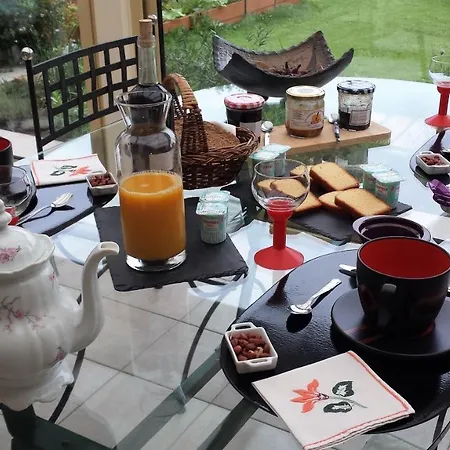 Séjour chez l'habitant Privee Avec Salon, Garage Voiture, Vélos, Motos