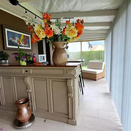 Homestay Privee Avec Salon, Garage Voiture, Velos, Motos