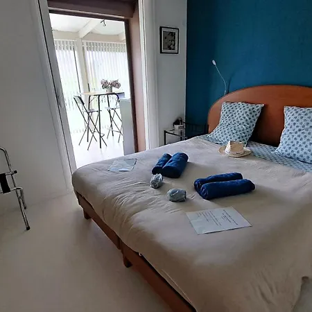 Privee Avec Salon, Garage Voiture, Velos, Motos Homestay *