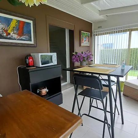 Privee Avec Salon, Garage Voiture, Velos, Motos Homestay