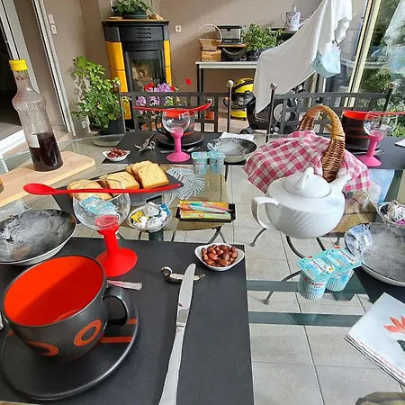 Privee Avec Salon, Garage Voiture, Velos, Motos Homestay *