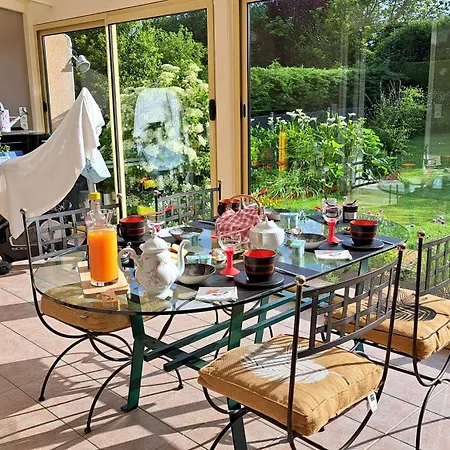 Privee Avec Salon, Garage Voiture, Vélos, Motos Séjour chez l'habitant