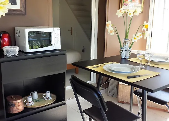 Privee Avec Salon, Garage Voiture, Velos, Motos *