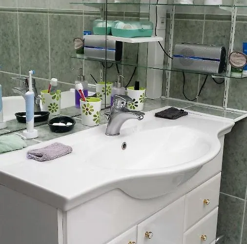 Homestay Privee Avec Salon, Garage Voiture, Velos, Motos