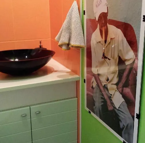 Privee Avec Salon, Garage Voiture, Velos, Motos *