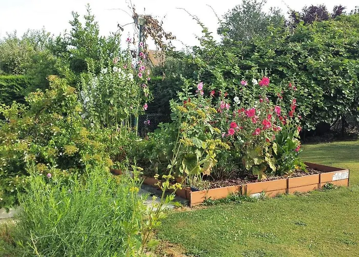 Privee Avec Salon, Garage Voiture, Velos, Motos Homestay *