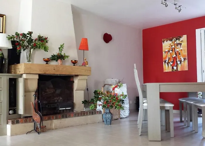 Privee Avec Salon, Garage Voiture, Velos, Motos *