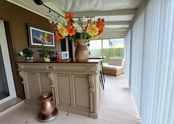 Homestay Privee Avec Salon, Garage Voiture, Velos, Motos