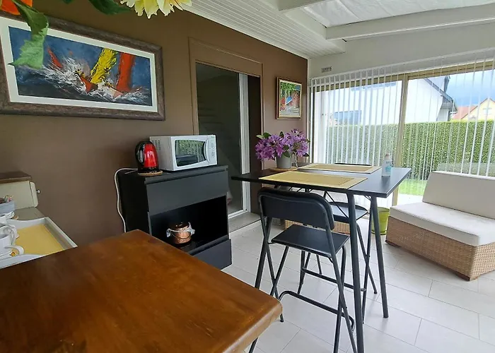 Privee Avec Salon, Garage Voiture, Velos, Motos Homestay