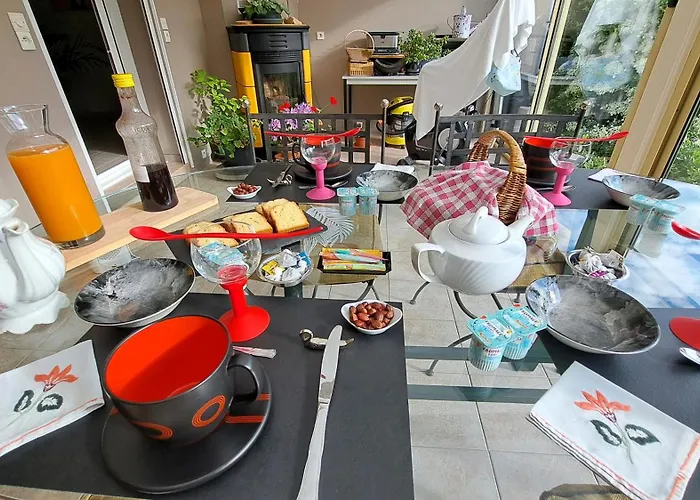 Privee Avec Salon, Garage Voiture, Velos, Motos Homestay *