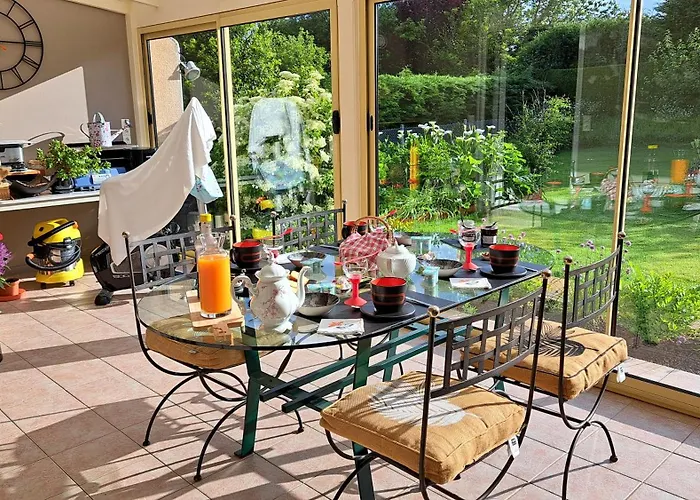 Privee Avec Salon, Garage Voiture, Velos, Motos Homestay